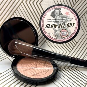 Soap & Glory Glow All Out Luminizing Highlighting Powder Compact & Dusting Brush
